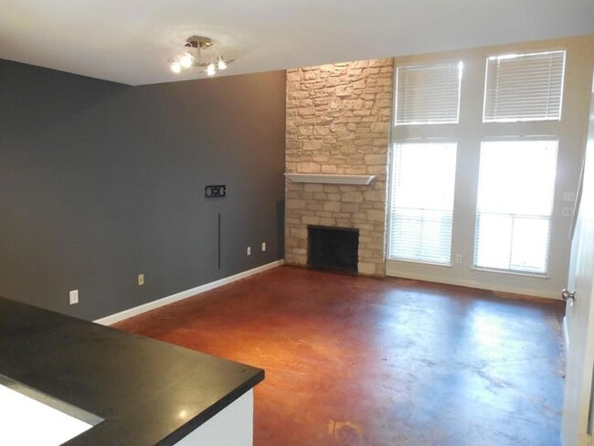 Photo - 6703 Old Quarry Ln