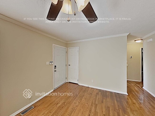 Photo - 227 Evergreen Dr SE