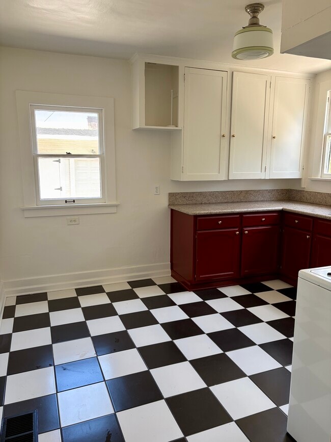 Eat in Kitchen - 2339 W 21st St Unit 1