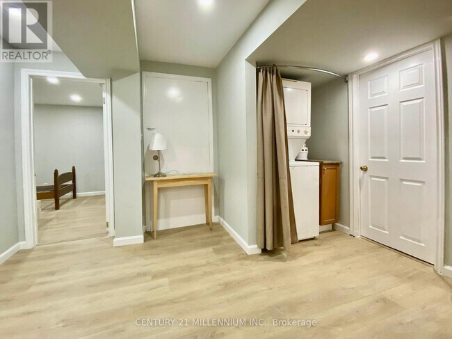 Photo - 248 Howard Crescent