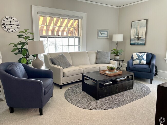 Living Room - 2028 E Lafayette Pl Unit 2028 E Lafayette Place Rental