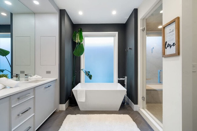 Photo - 1307 N Bell Ave Unit ID1244933P