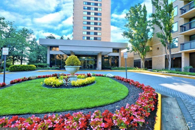 Building Photo - 3709 S George Mason Dr Rental