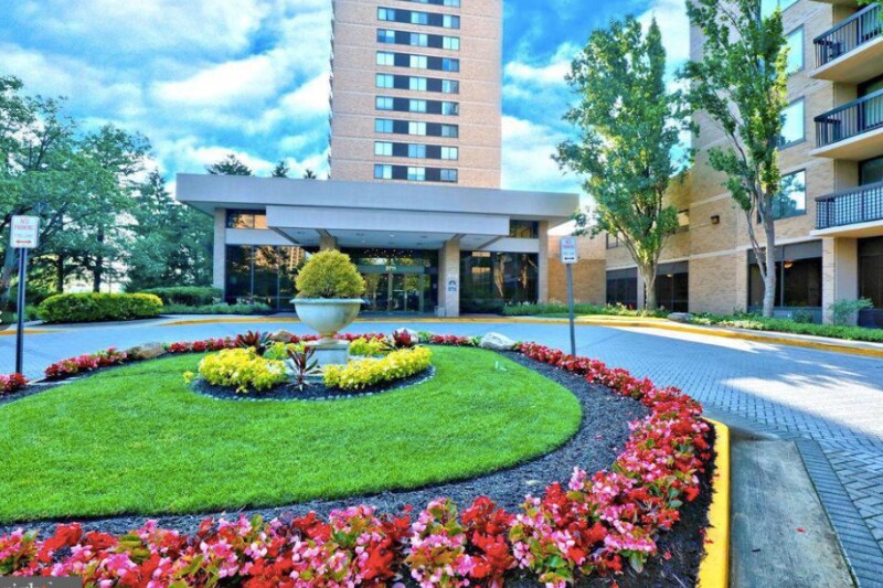 Photo - 3709 S George Mason Dr Unidad 305 Rental