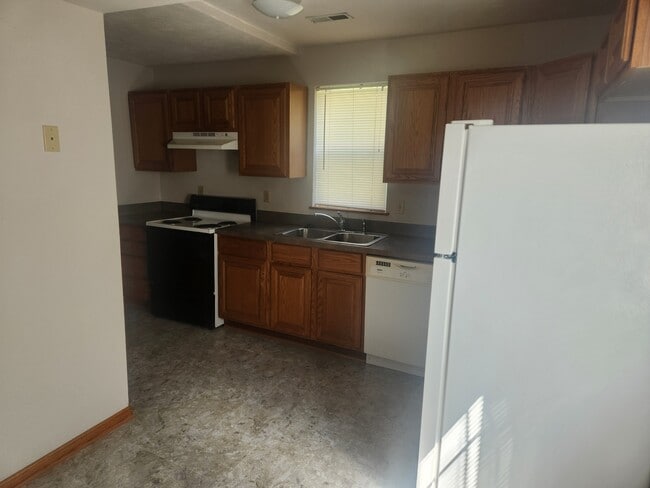 Building Photo - 107 Chestnut St Unit A