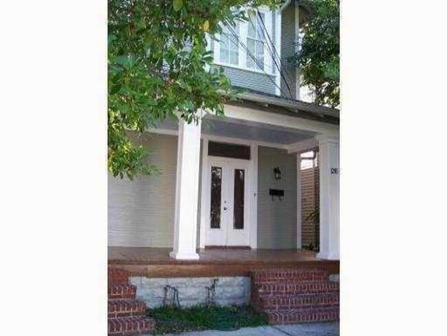 Building Photo - Wonderful lower unit with fresh paint