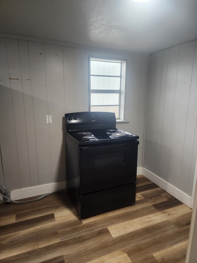 Photo - 111 W Locust Ave