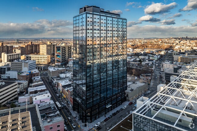 Building Photo - CMPND 632 Newark