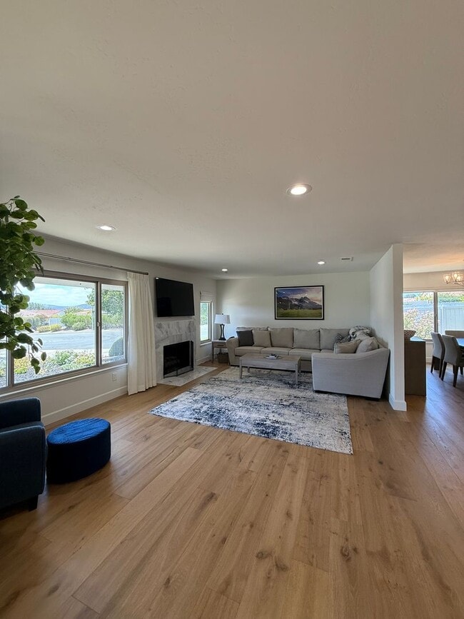 Photo - Gorgeous Remodeled 2Br/2Ba house W/2 Car attached Garage in Oaks North