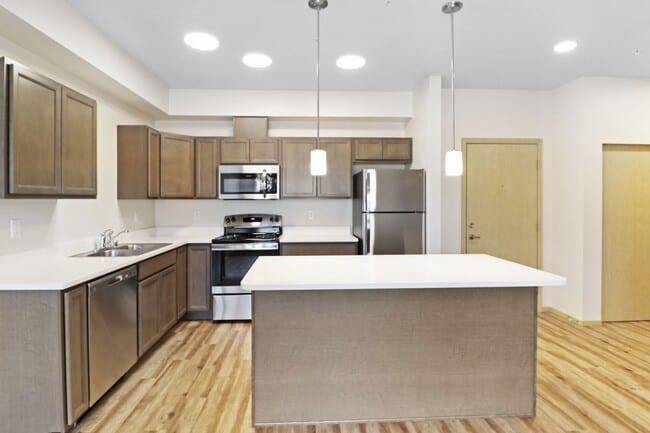 Photo - 435 SE Barrington Dr Unit #206 ^[21007233]