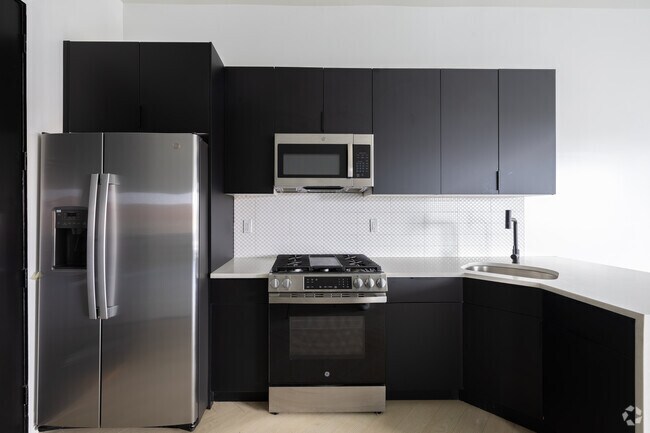 3BR, 2BA - 1,300SF - Kitchen - 711 Main Ave