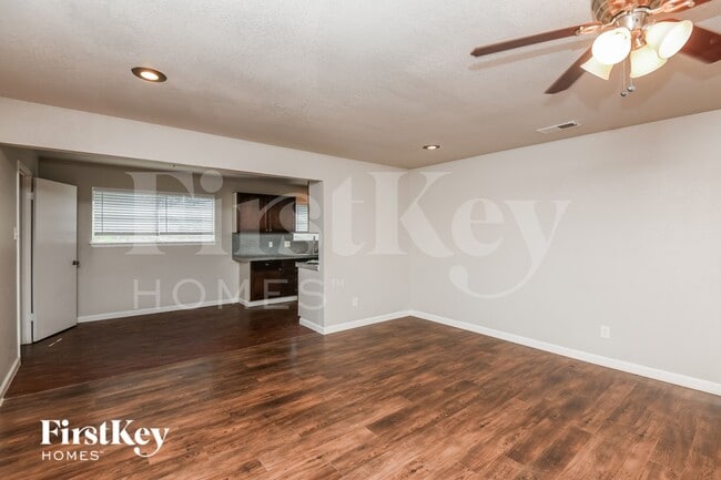 Photo - 600 NW Chisholm St