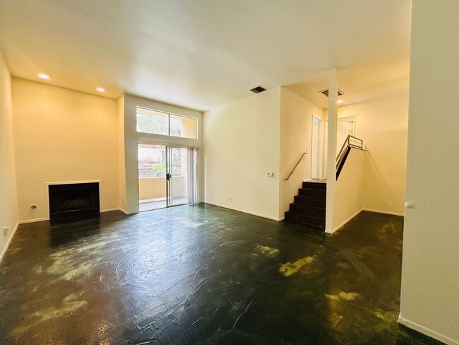 Building Photo - 2339 Hyperion Ave Unit 2