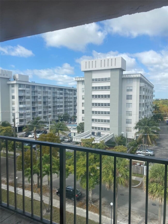 Photo - 16751 NE 9th Ave Unidad 612