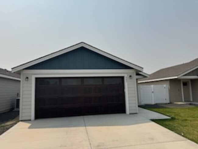 Photo - 805 Tinley St