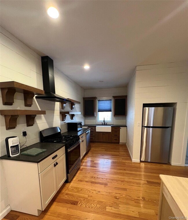 Photo - 103 Filors Ln