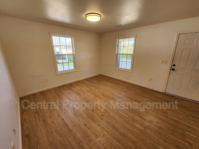 Photo - 158 S Forest St