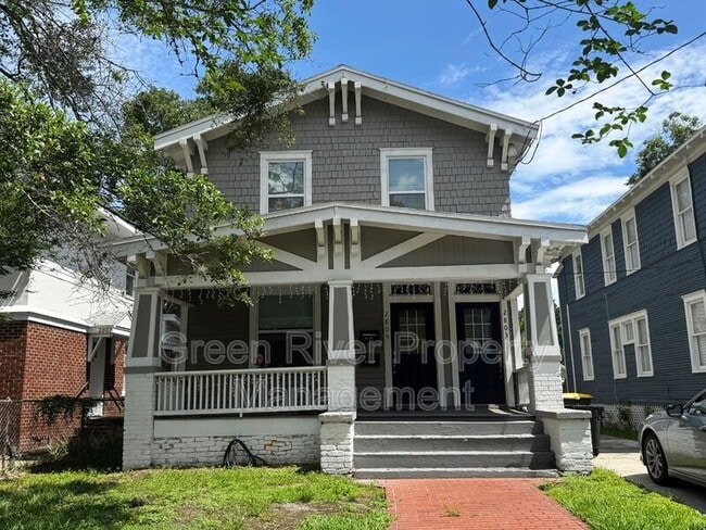 Photo - 2803 College St