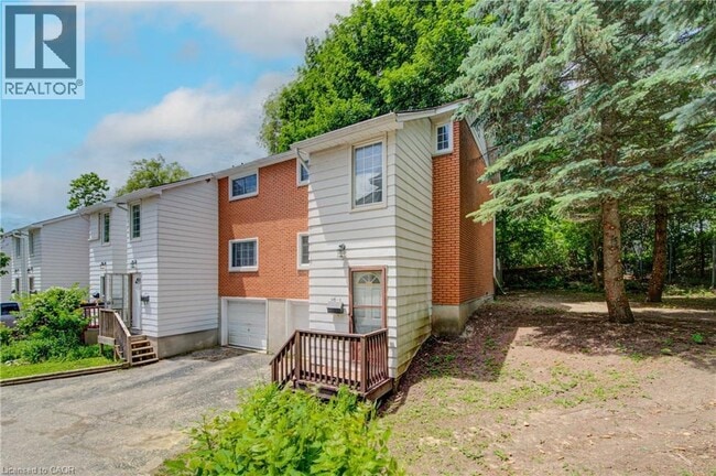 Photo - 645 Albert St