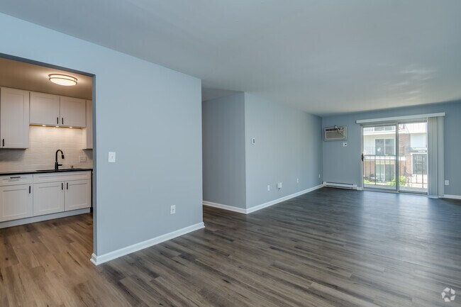 2 BR, 1,5 BA - 1.026SF - Whitnall Park Apartments