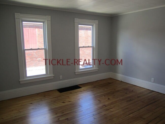 Photo - 3 Bedroom Single Family House!