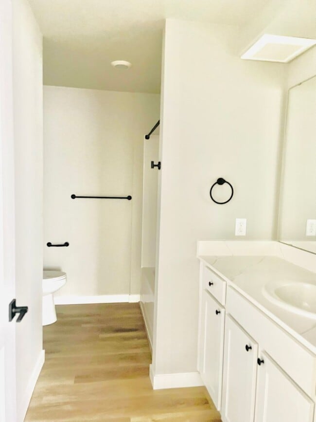 Photo - $500 Off 1st Month's Rent! 3 Bedroom, 1.5 ... Unit 301