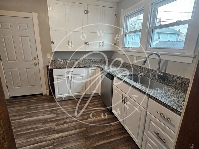 Photo - Beautiful 2 Bedroom Lower Duplex Unit 1