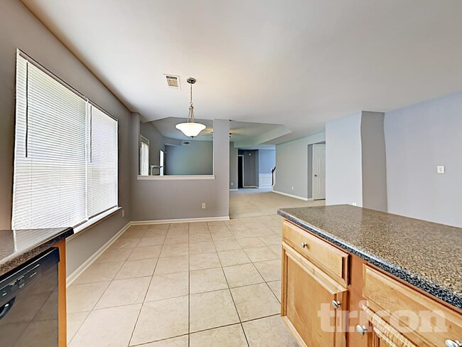 Photo - 4275 Spur Look Crossing