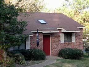 2 Bedrooms / 1.5 Bathrooms ~ Crossroads Area ~ - 2 Bedrooms / 1.5 Bathrooms ~ Crossroads Area ~
