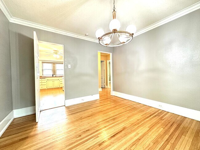 Photo - 2320 E 2nd St Unidad 1 (Lower)