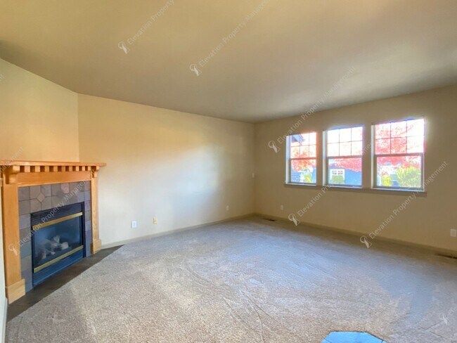 Photo - 2597 NW High Lakes Loop Unidad 2