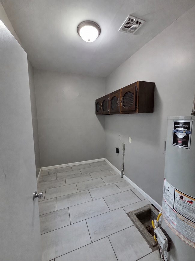 Photo - 2118 Greenway Blvd