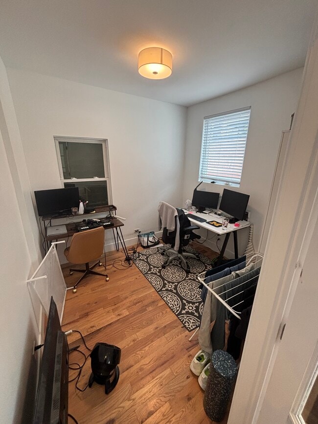 Bonus office space - 1401 N Mohawk St Unit CH1