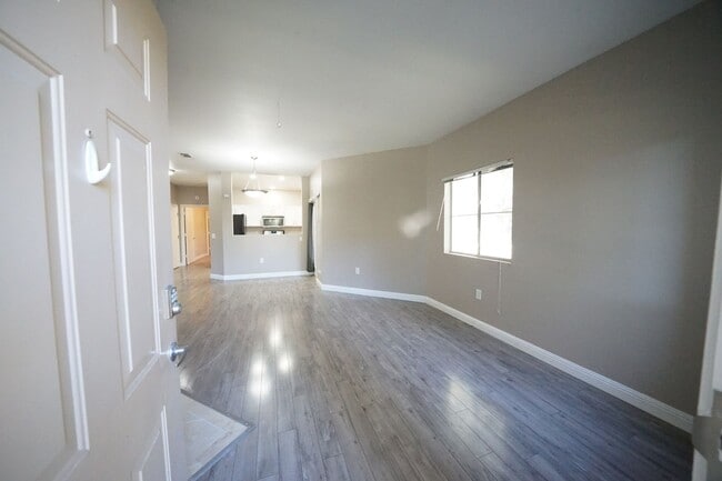 Photo - SHOWINGS AVAILABLE NOW Unidad 2182