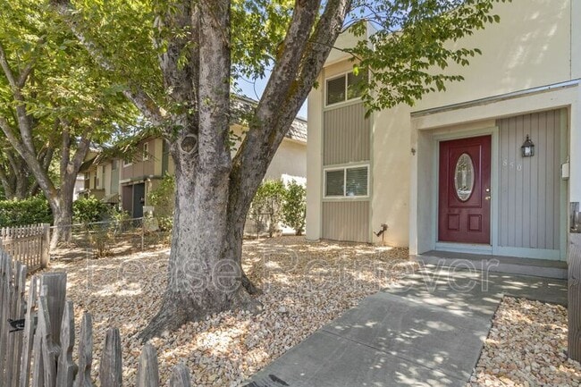 Building Photo - 850 Sequoia Blvd