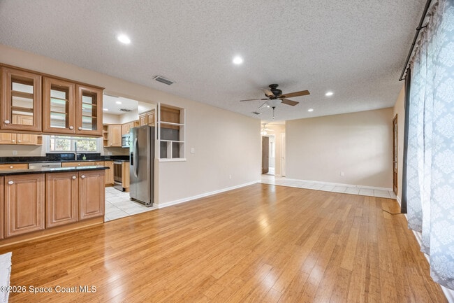 138 W Pasco Ln