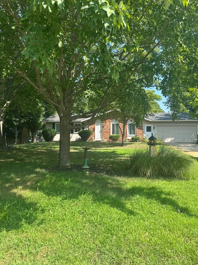 Building Photo - 2973 Memorial Dr Rental
