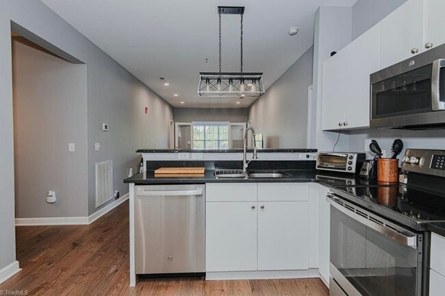 Building Photo - 302 Campus Walk Trl Unit 302 Campus Walk  101