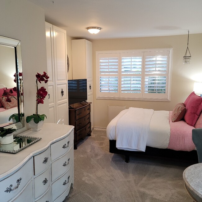 Photo - 2014 Hatch Rd Unit Private Studio  Available Now