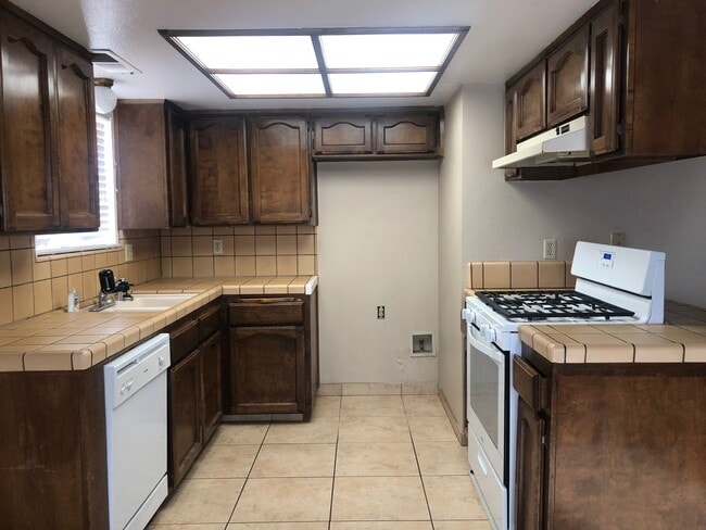 Photo - 464 N Cherry St