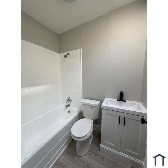 Photo - 1 Bedroom Plus Den House