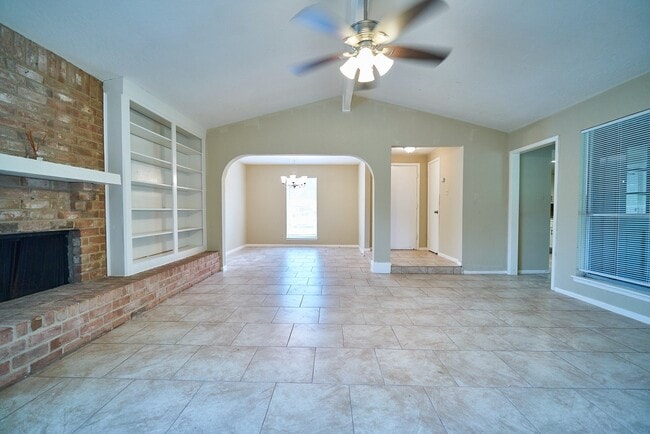 Building Photo - 14034 Utopia Dr