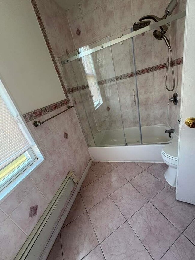 Building Photo - 4526 Brown St Unit 3