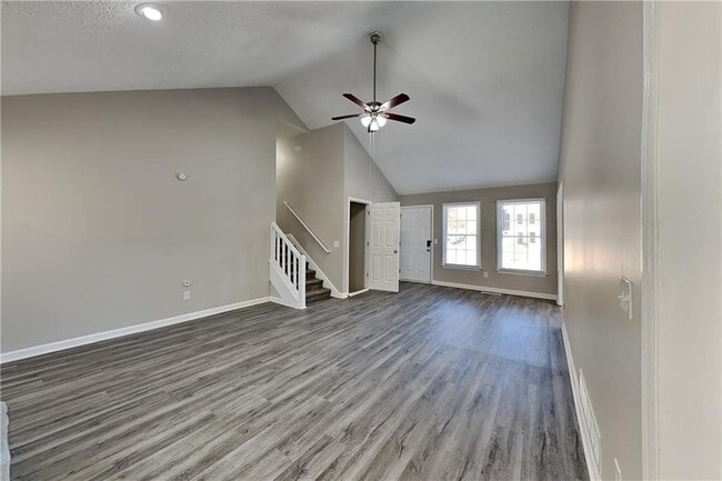 Photo - 3094 Calumet Cir NW