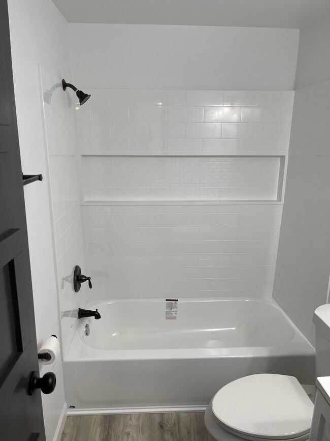 Baño completo - 43 Durand Ct