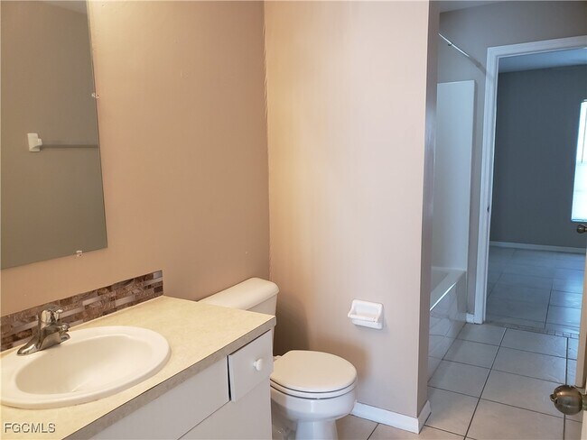 Building Photo - 1904 NE 33rd Terrace