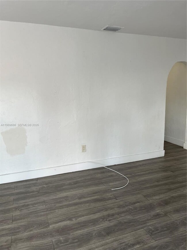 Photo - 1999 NW 2nd St Unit 1