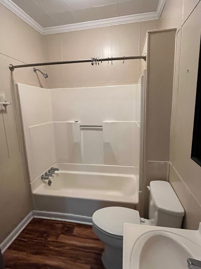 Photo - 108-110 S Love St