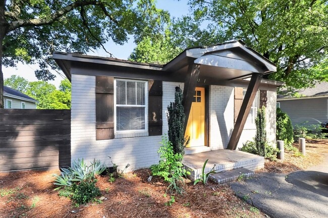Building Photo - Beautiful 2 Bedroom Belmont Bungalow