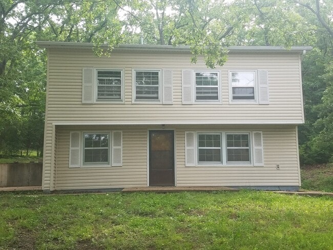 Building Photo - Remodeled in 2018